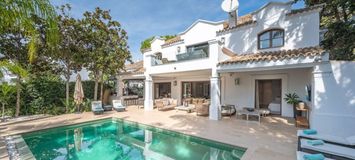 VILLA DE LUJO JUNTO A LA PLAYA EN MARBELLA CLUB