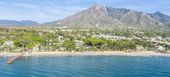 VILLA DE LUJO JUNTO A LA PLAYA EN MARBELLA CLUB