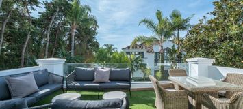 VILLA DE LUJO JUNTO A LA PLAYA EN MARBELLA CLUB