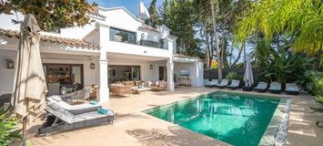 VILLA DE LUJO JUNTO A LA PLAYA EN MARBELLA CLUB