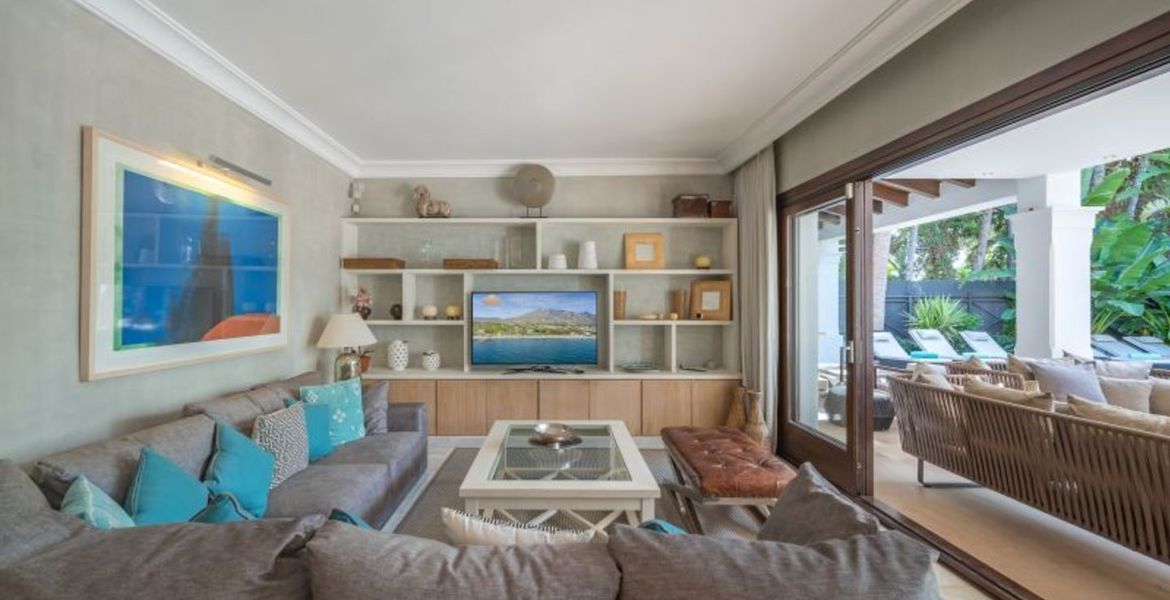 VILLA DE LUJO JUNTO A LA PLAYA EN MARBELLA CLUB