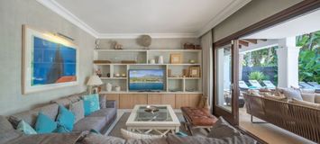 VILLA DE LUJO JUNTO A LA PLAYA EN MARBELLA CLUB