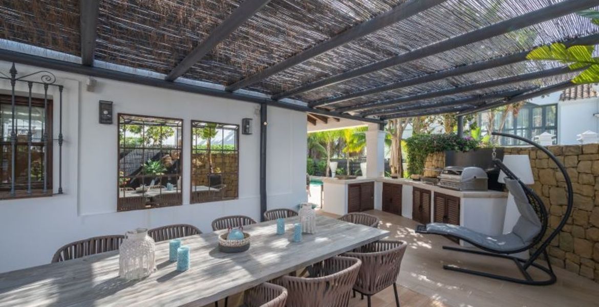 VILLA DE LUJO JUNTO A LA PLAYA EN MARBELLA CLUB