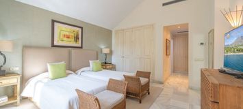 VILLA DE LUJO JUNTO A LA PLAYA EN MARBELLA CLUB