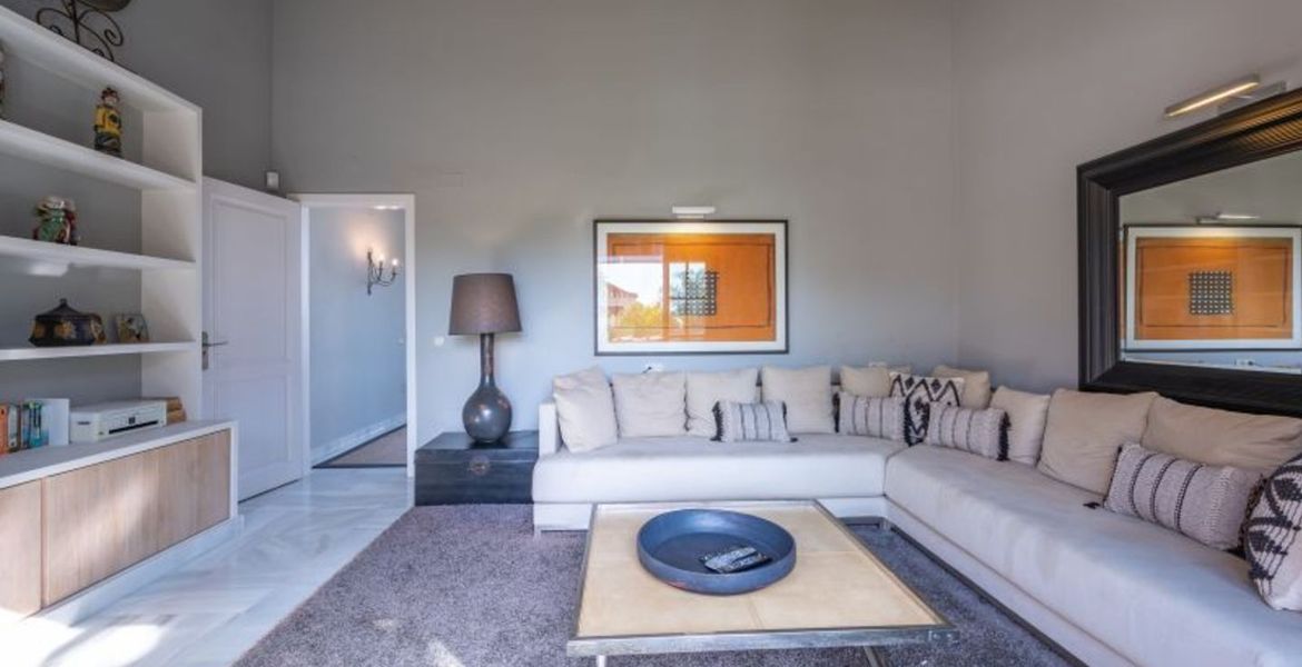 VILLA DE LUJO JUNTO A LA PLAYA EN MARBELLA CLUB