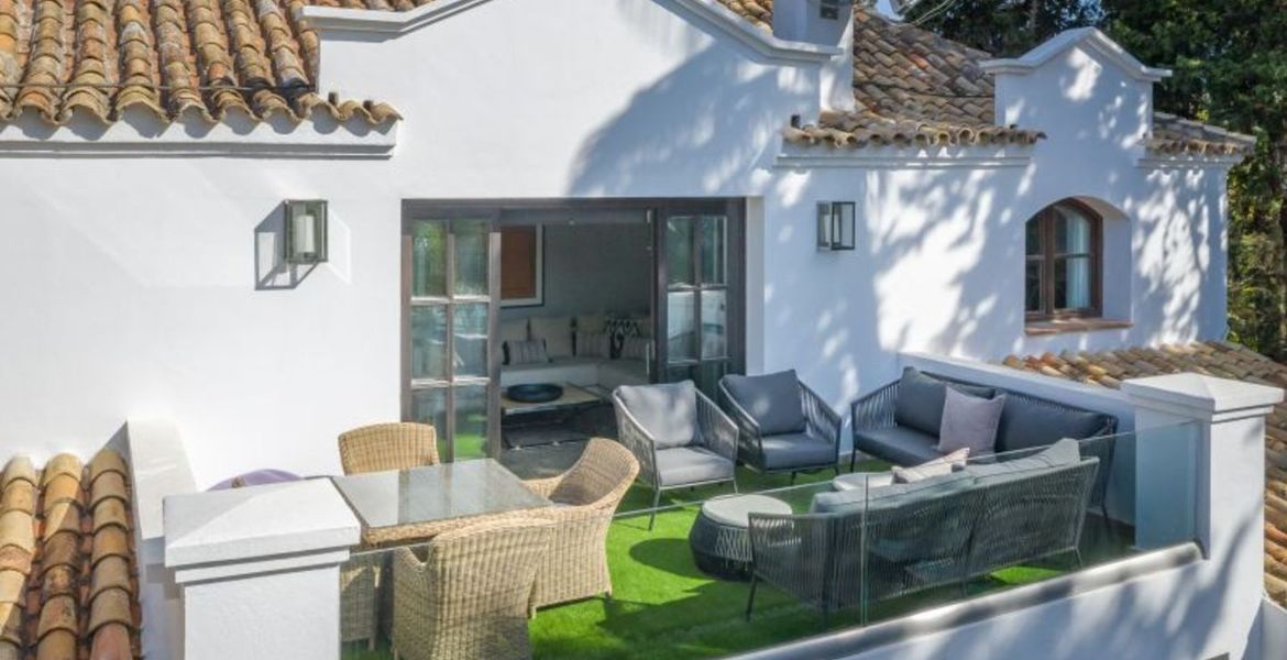 VILLA DE LUJO JUNTO A LA PLAYA EN MARBELLA CLUB