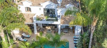 VILLA DE LUJO JUNTO A LA PLAYA EN MARBELLA CLUB