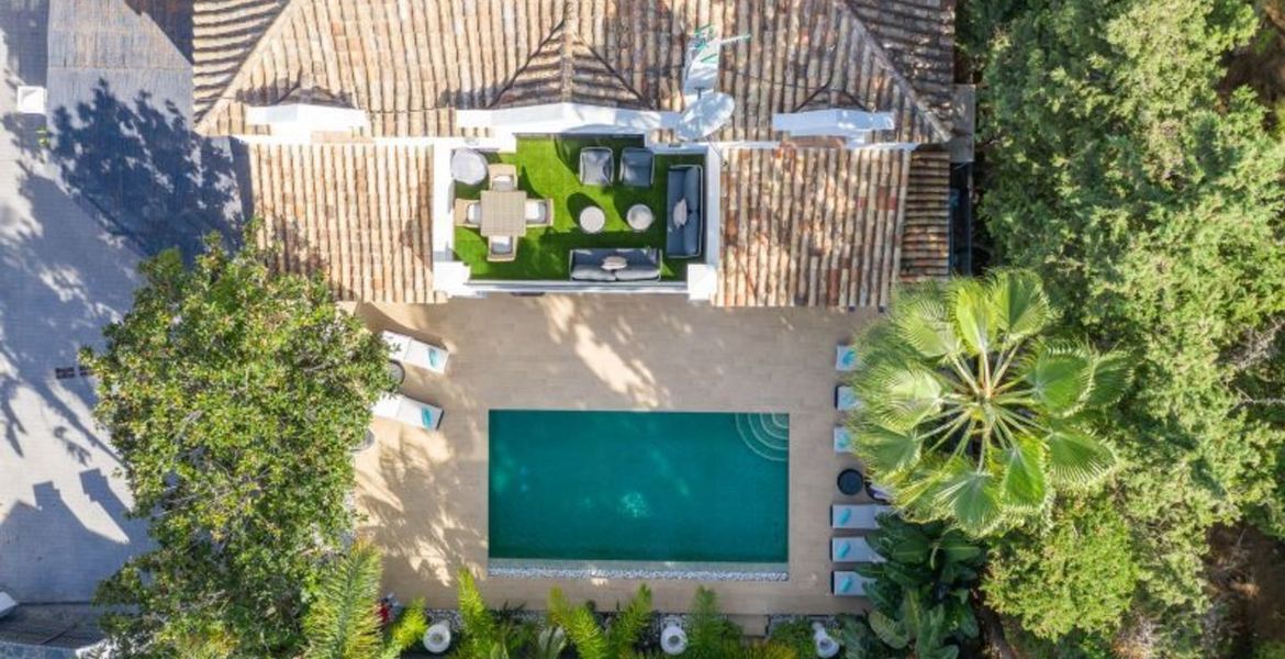 VILLA DE LUJO JUNTO A LA PLAYA EN MARBELLA CLUB