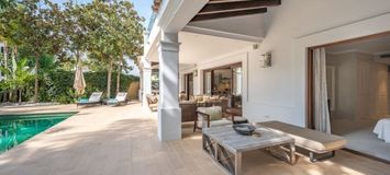 VILLA DE LUJO JUNTO A LA PLAYA EN MARBELLA CLUB