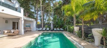 VILLA DE LUJO JUNTO A LA PLAYA EN MARBELLA CLUB