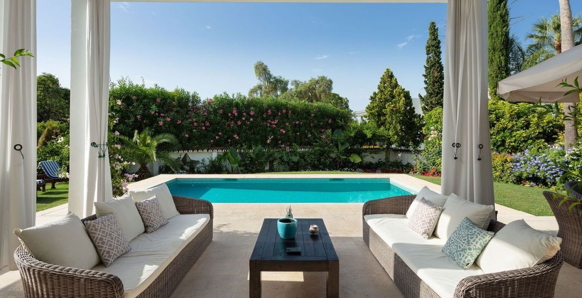Villa en alquiler en Marbella Club area.