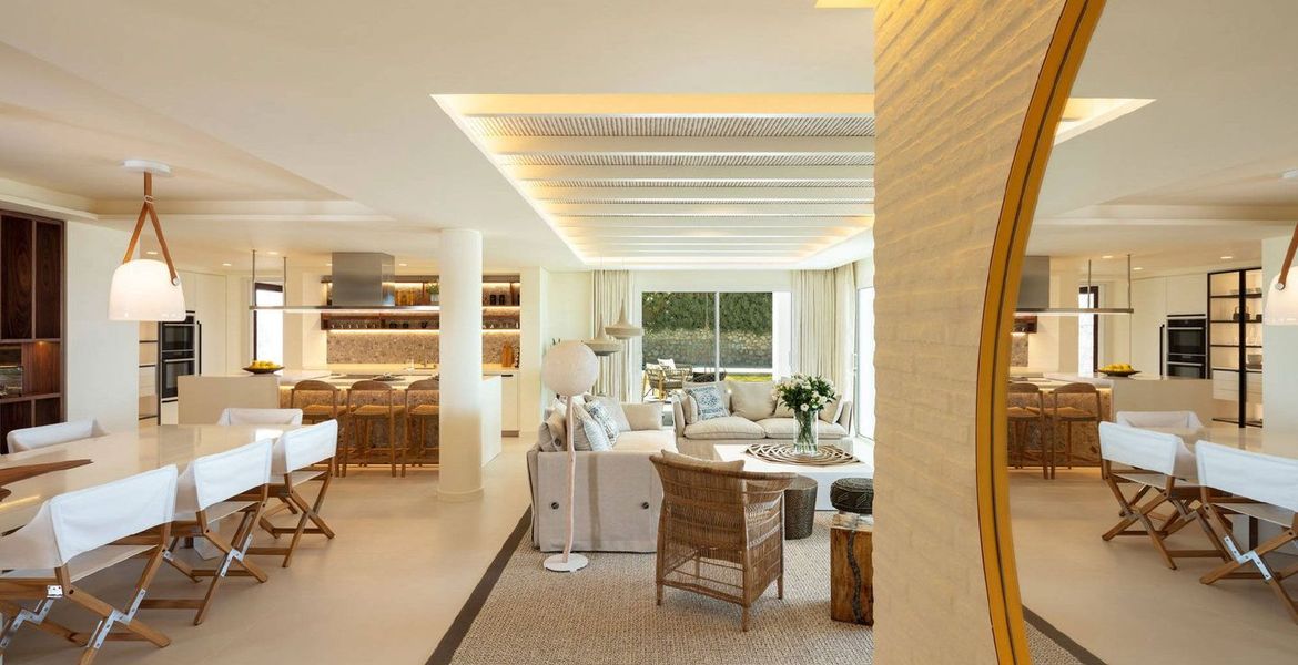 An outstanding 5 bedroom villa next to Puente Romano Hotel.