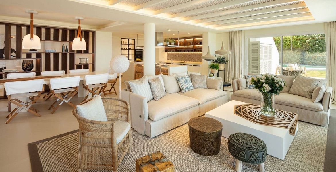 An outstanding 5 bedroom villa next to Puente Romano Hotel.