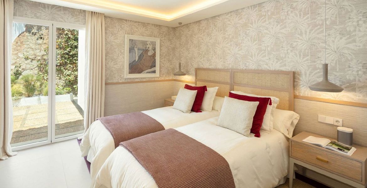An outstanding 5 bedroom villa next to Puente Romano Hotel.
