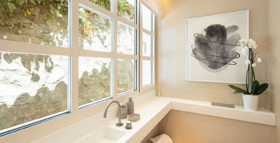 An outstanding 5 bedroom villa next to Puente Romano Hotel.