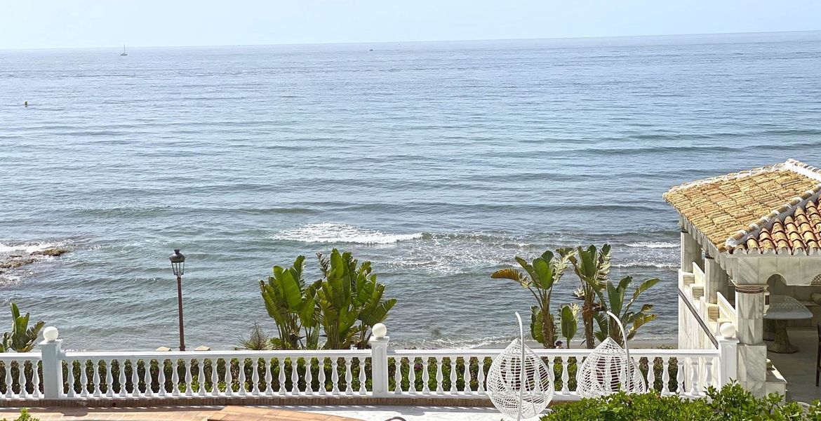 Frente a la playa Chalet en Puente Romano