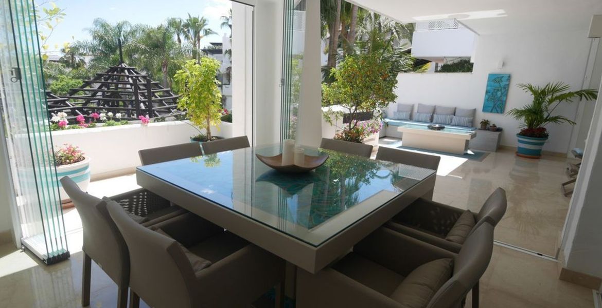 Apartamento en alquiler en Marina Puente Romano Jardín Japon