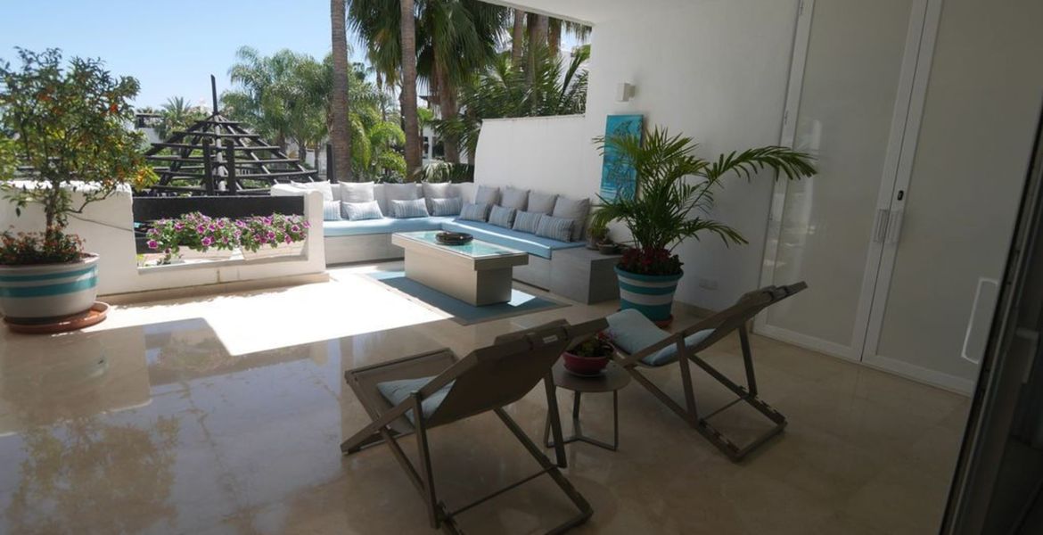 Apartamento en alquiler en Marina Puente Romano Jardín Japon