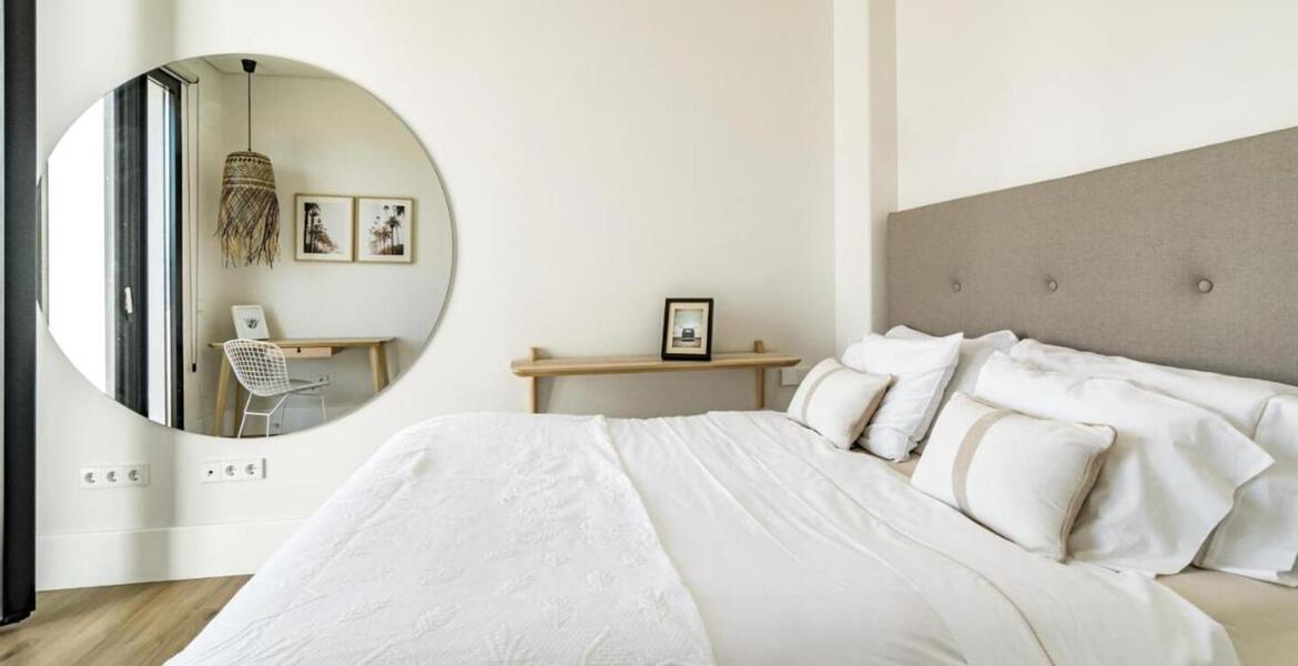Un gran, cuatro dormitorios y cuatro baños, chalet situado s