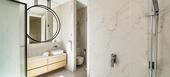 Un gran, cuatro dormitorios y cuatro baños, chalet situado s