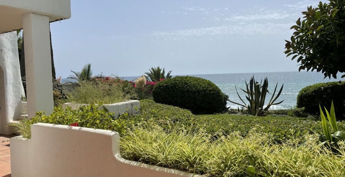 Piso en primera línea de playa en venta en Marina Puente Rom
