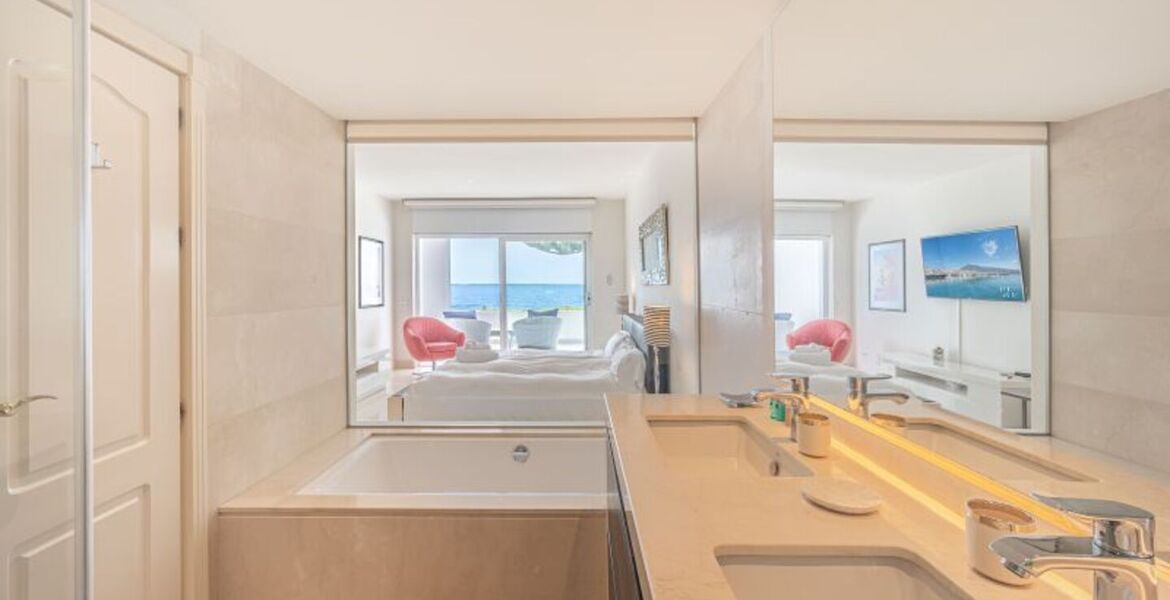 Excepcional apartamento en primera línea de playa 