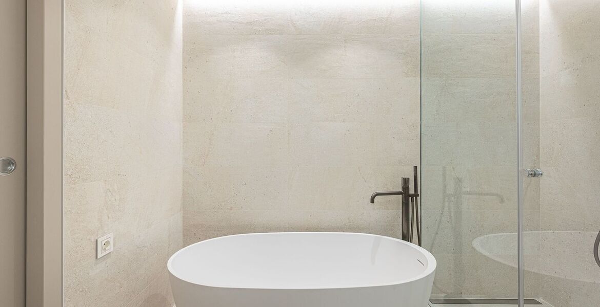 Un elegante apartamento de tres dormitorios en la planta baj
