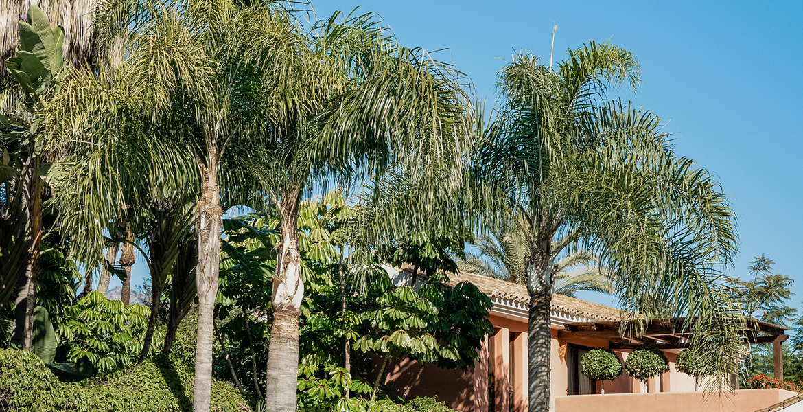 VILLA DE LUJO LADO MAR ENTRE PUENTE ROMANO Y MARBELLA CLUB