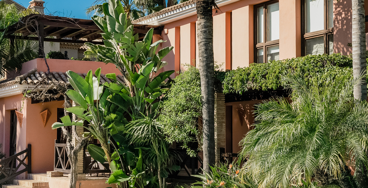 VILLA DE LUJO LADO MAR ENTRE PUENTE ROMANO Y MARBELLA CLUB