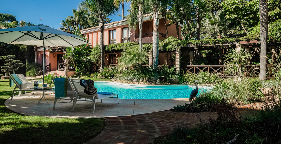 VILLA DE LUJO LADO MAR ENTRE PUENTE ROMANO Y MARBELLA CLUB