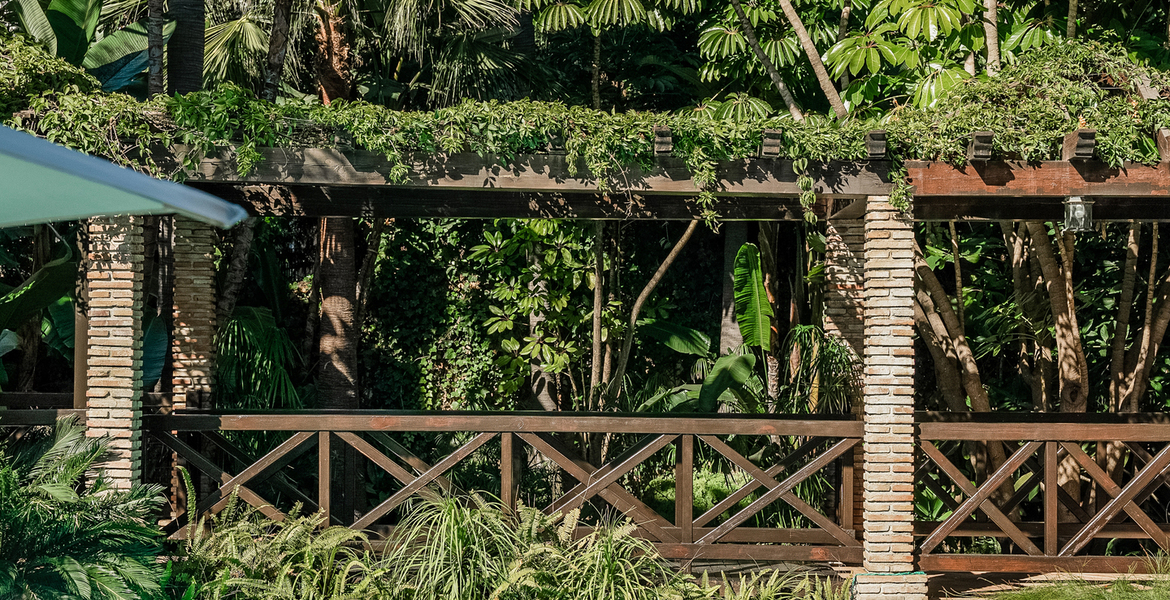VILLA DE LUJO LADO MAR ENTRE PUENTE ROMANO Y MARBELLA CLUB