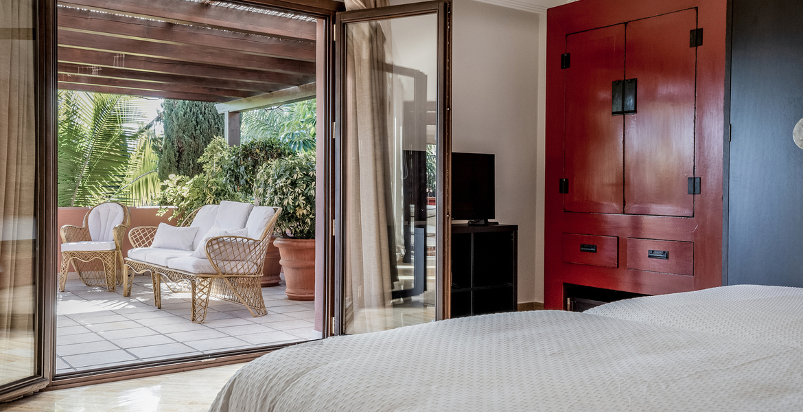 VILLA DE LUJO LADO MAR ENTRE PUENTE ROMANO Y MARBELLA CLUB