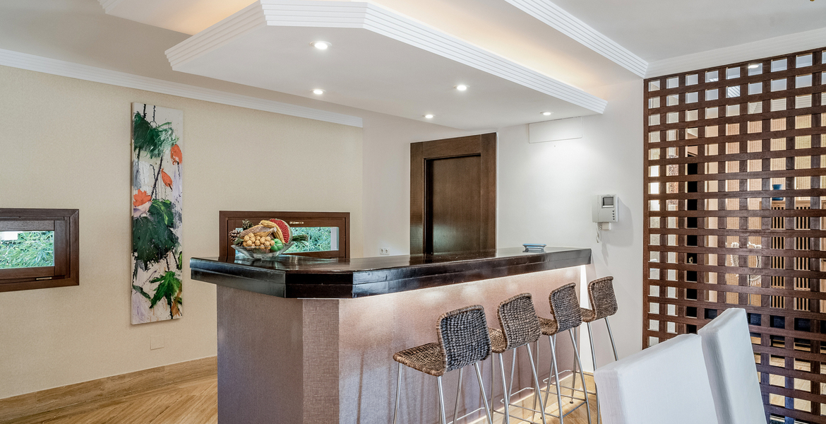 VILLA DE LUJO LADO MAR ENTRE PUENTE ROMANO Y MARBELLA CLUB