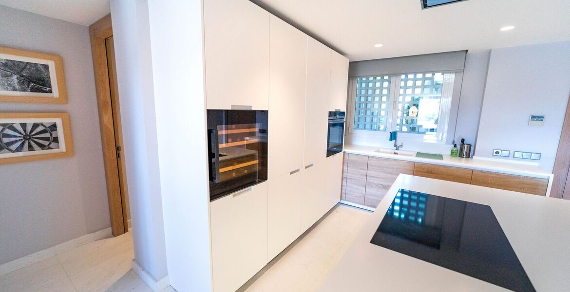 Apartamento de lujo en venta en Marina Puente Romano
