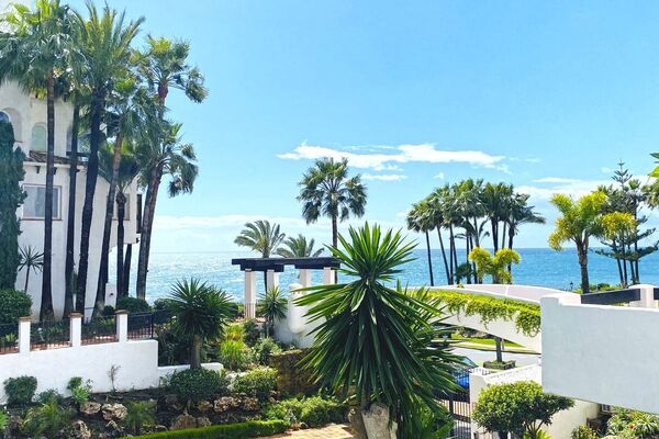 Apartamento de lujo de 3 dormitorios en Marina Puente Romano