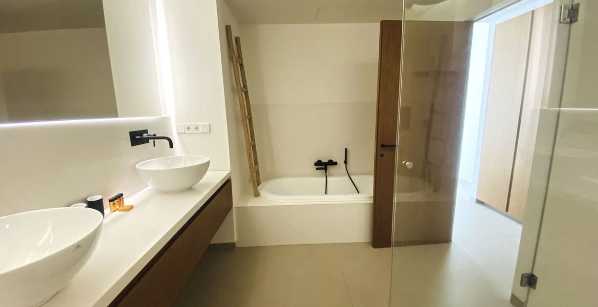Apartamento de lujo de 3 dormitorios en Marina Puente Romano