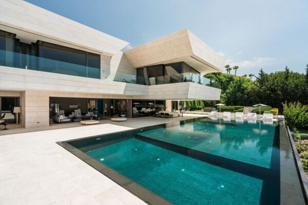 Villa en alquiler en Milla de Oro Marbella
