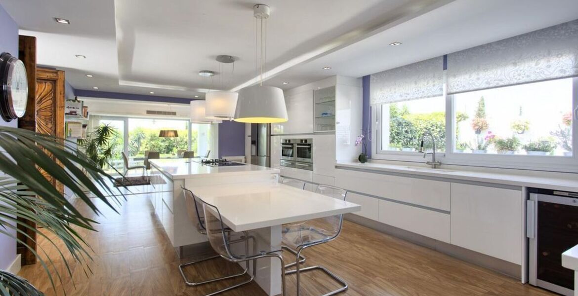 Villa en alquiler en Nagüeles, Marbella Milla de Oro 