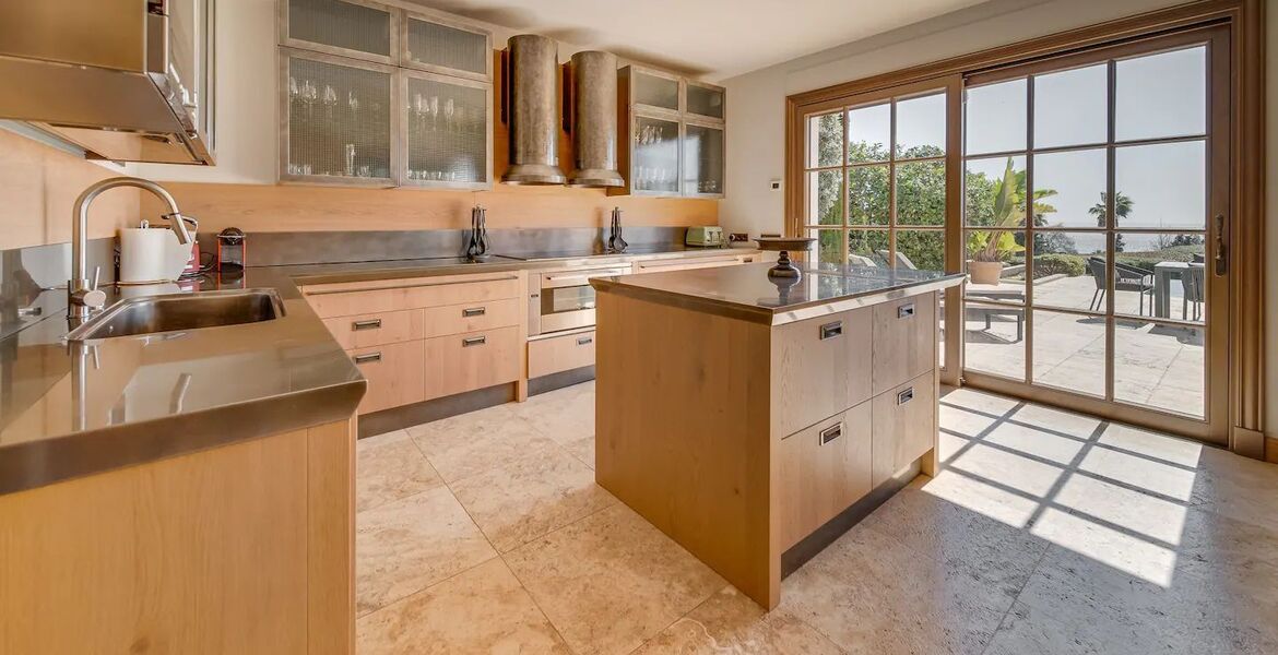 Villa en alquiler en Milla de Oro Marbella La Carolina