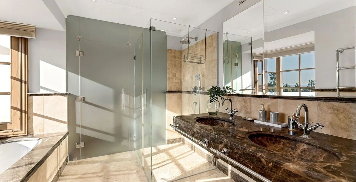 Villa en alquiler en Milla de Oro Marbella La Carolina