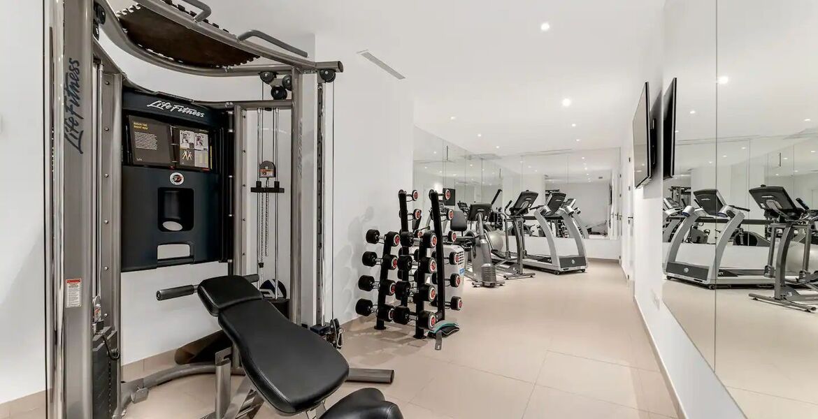 Villa en alquiler en Milla de Oro Marbella La Carolina