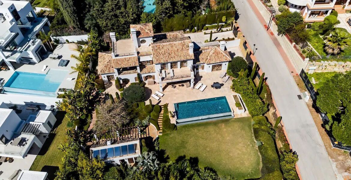 Villa en alquiler en Milla de Oro Marbella La Carolina