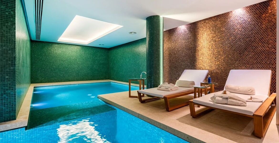 Villa de lujo en la Milla de Oro de Marbella con piscina