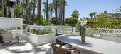 Lujoso apartamento en planta baja en Puente Romano Marbella