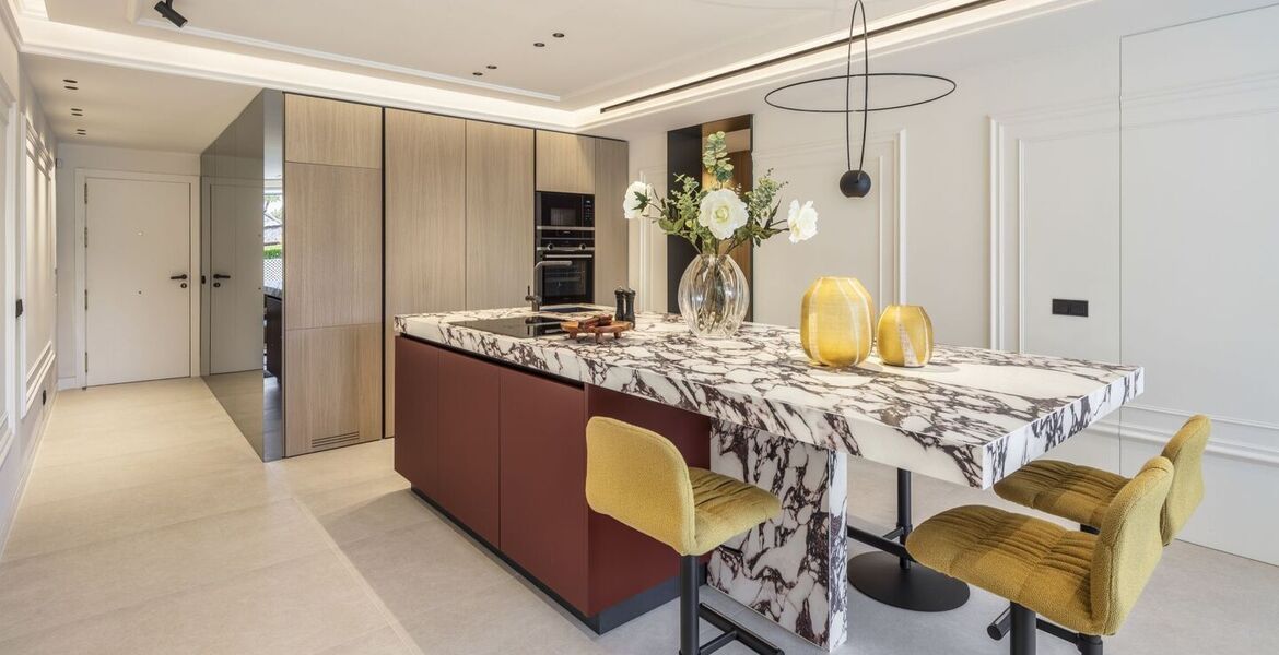Lujoso apartamento en planta baja en Puente Romano Marbella