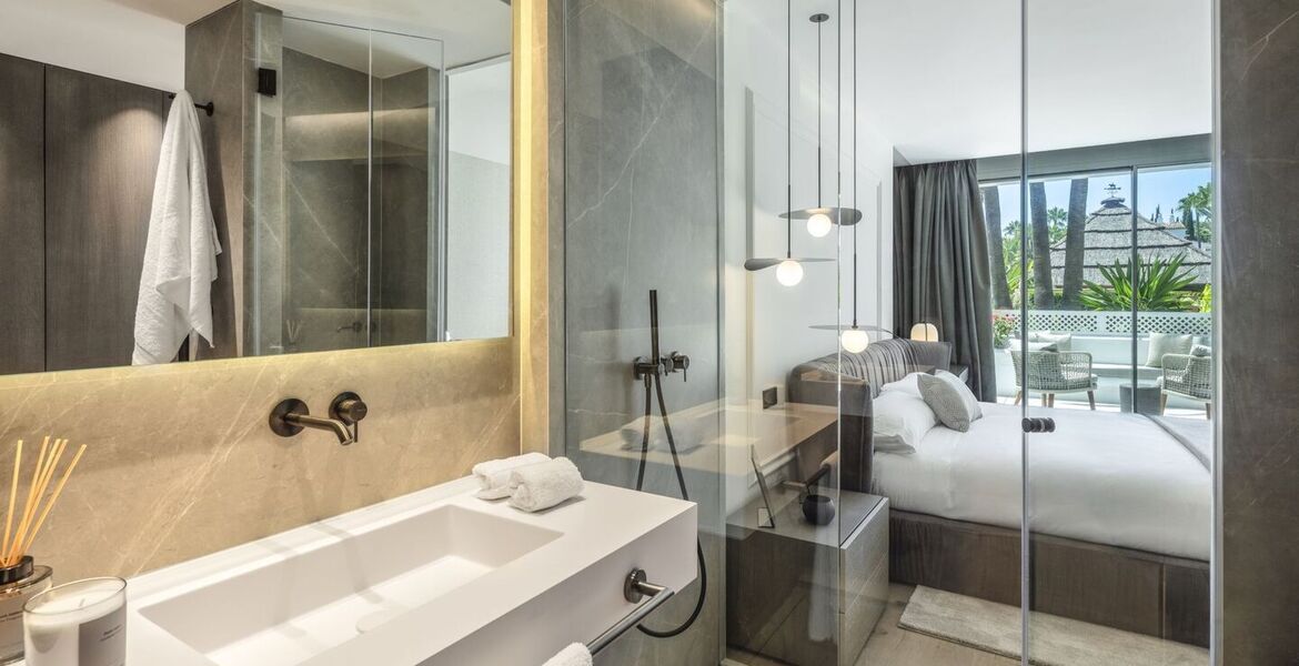 Lujoso apartamento en planta baja en Puente Romano Marbella