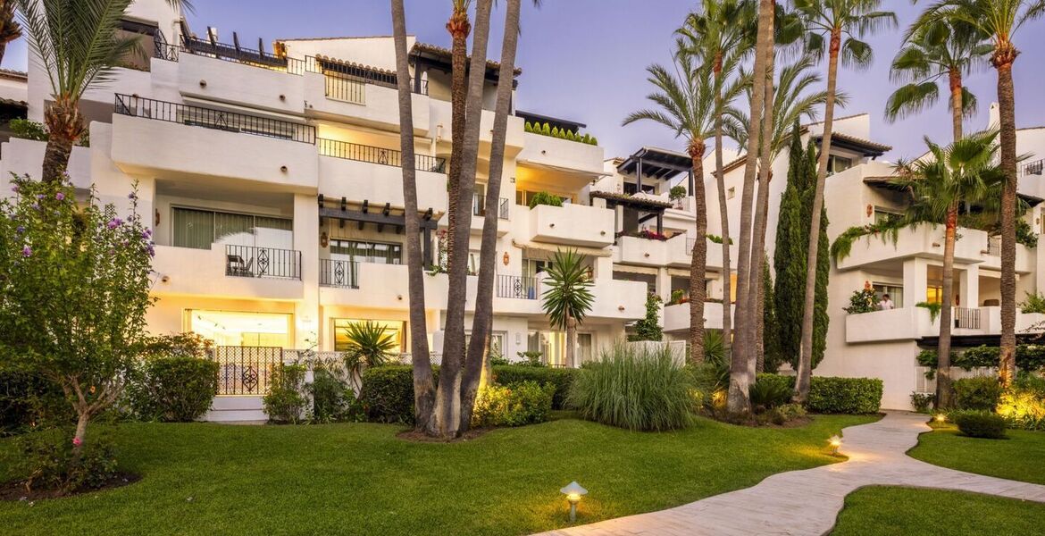 Lujoso apartamento en planta baja en Puente Romano Marbella