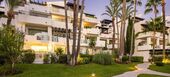 Lujoso apartamento en planta baja en Puente Romano Marbella