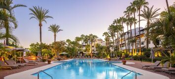 Lujoso apartamento en planta baja en Puente Romano Marbella