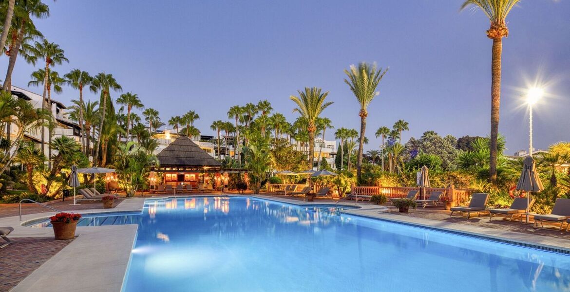 Lujoso apartamento en planta baja en Puente Romano Marbella